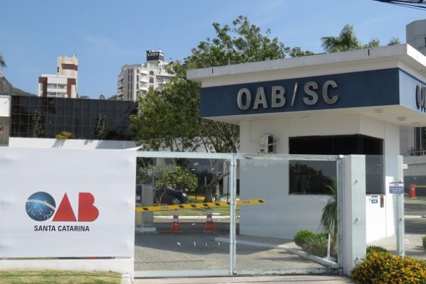 Justiça decide que bacharel em direito formado em 1982 não precisa prestar exame da OAB