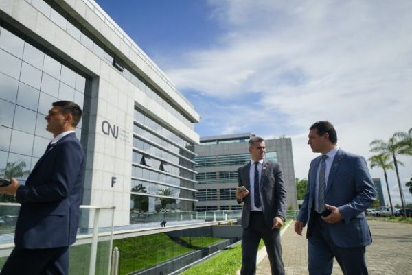 ICMS dos Combustíveis: A razão dos Governadores;  Fecam e Fiesc divergem sobre ação dos pedágios na BR-101; Caso dos terrenos da Marinha pode estar próximo de uma solução entre outros destaques