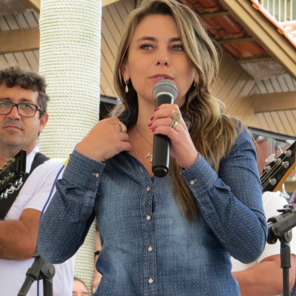 Paulinha explicará ao PDT a sua decisão de ser líder do governo Moisés; Cancelamento de reunião aumenta a tensão entre Praças e o governo; Kleinubing decide disputar em Blumenau; Exonerações de Gean provocam polêmica; MDB de Chapecó ganha mais um vereador entre outros destaques