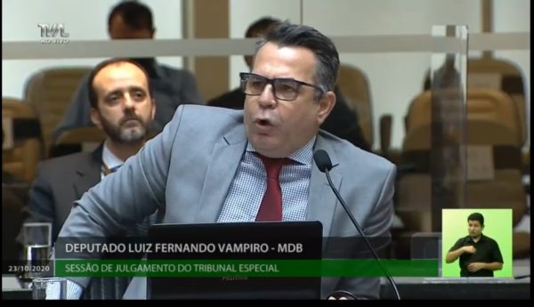 Impeachment: Luiz Fernando Vampiro vota pelo prosseguimento do processo
