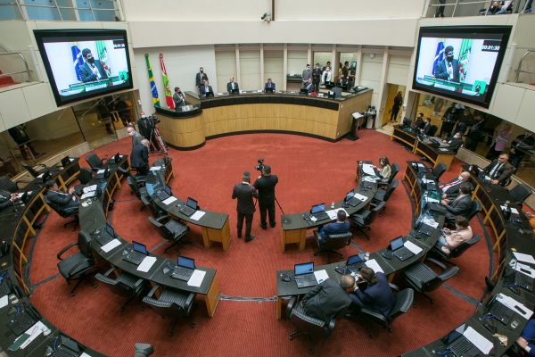 Impeachment: Todas as informações sobre a votação histórica de hoje; SCemPauta transmite ao vivo entre outros destaques