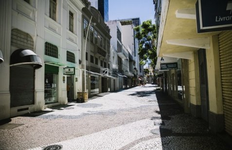 Frente ao colapso governo de Santa Catarina suspende atividades. O Lockdown será adotado nos dois próximos finais de semana. Decisões difíceis, mas necessárias