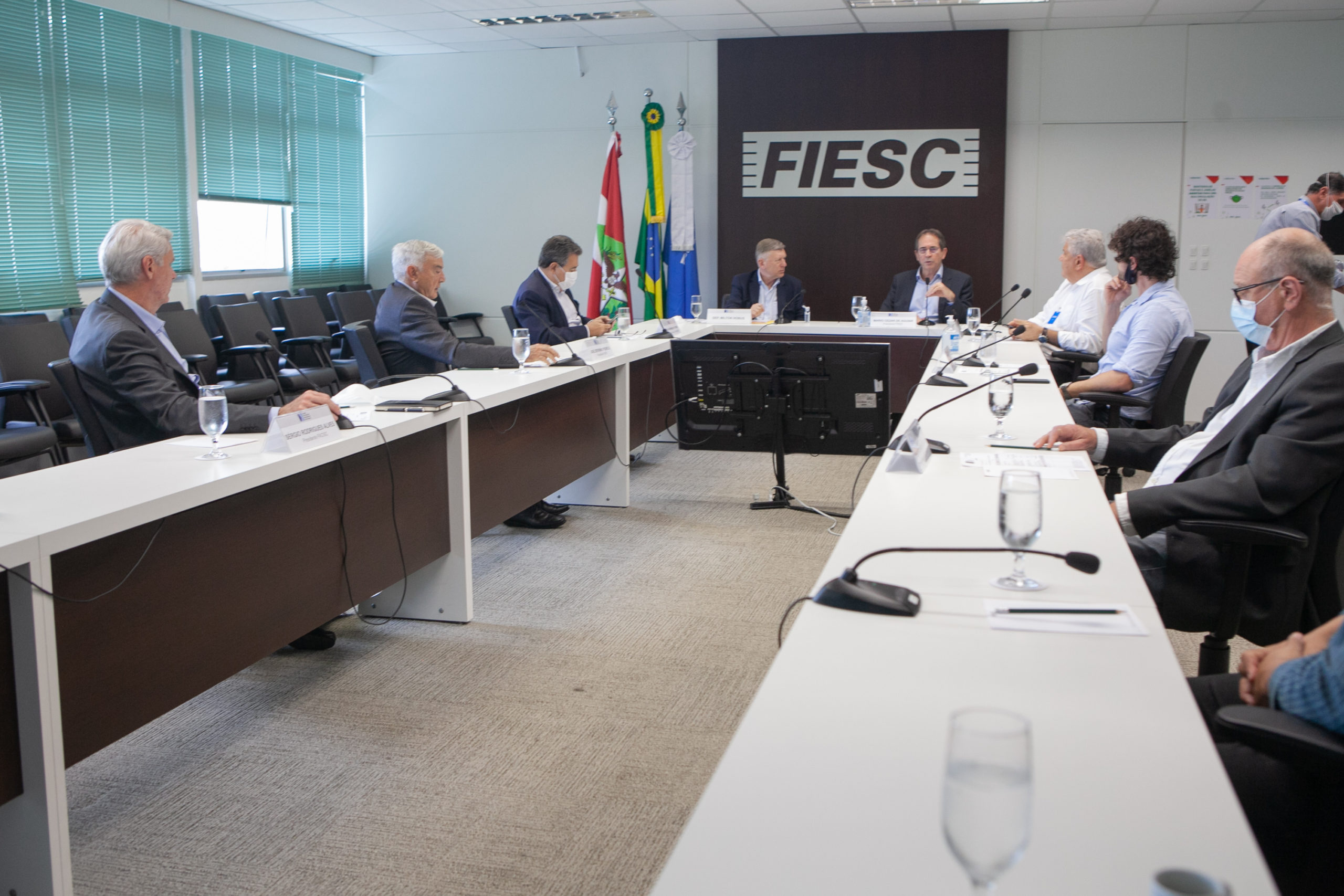 Hobus irá propor a redução do ICMS do combustível; Vereadora deve perder o mandato em Biguaçu; Presidente da Fetrancesc anuncia pré-candidatura entre outros destaques