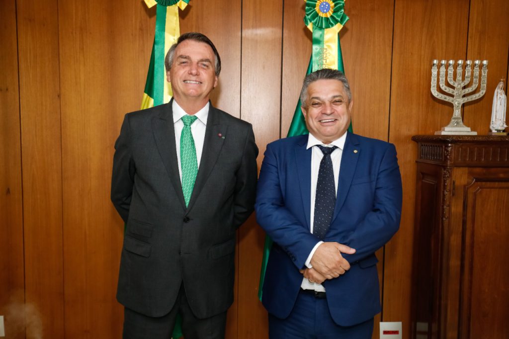 PETRY ACREDITOU NO BOLSONARO E REVELA SEU VOTO