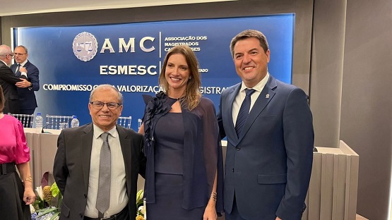 Juíza Janiara Maldaner Corbetta assume a presidência da AMC