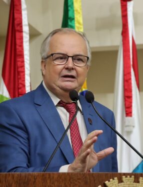 PSOL deve definir estratégia eleitoral em SC e pode indicar Afrânio para o Senado