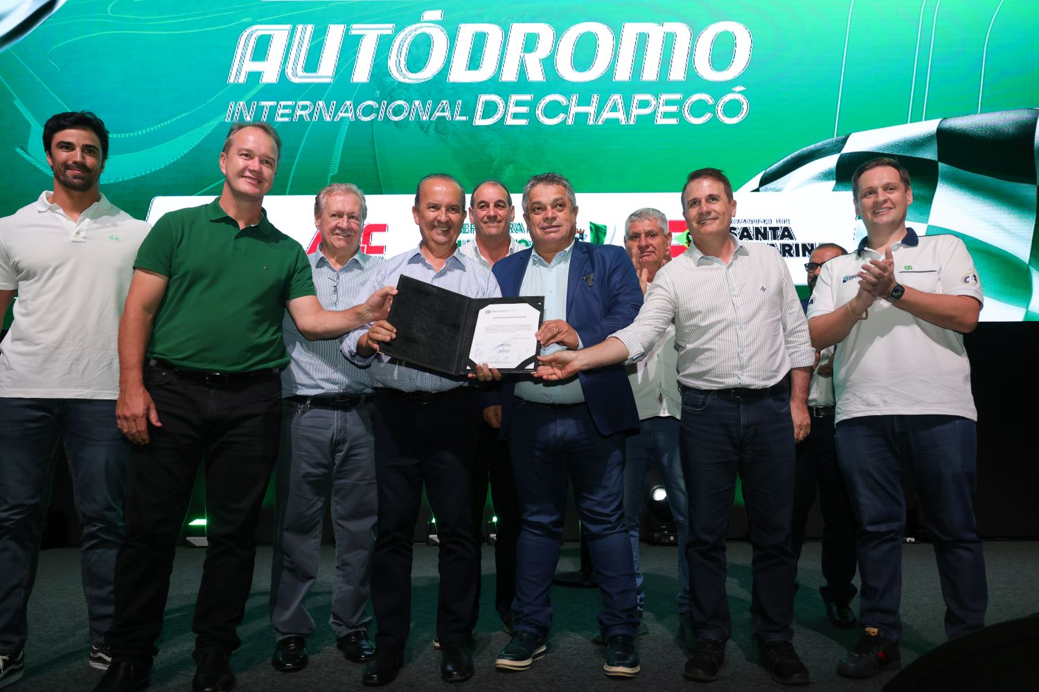 Em Chapecó, Jorginho inaugura sede da AMA e repassa R$ 20 mi para construção do autódromo