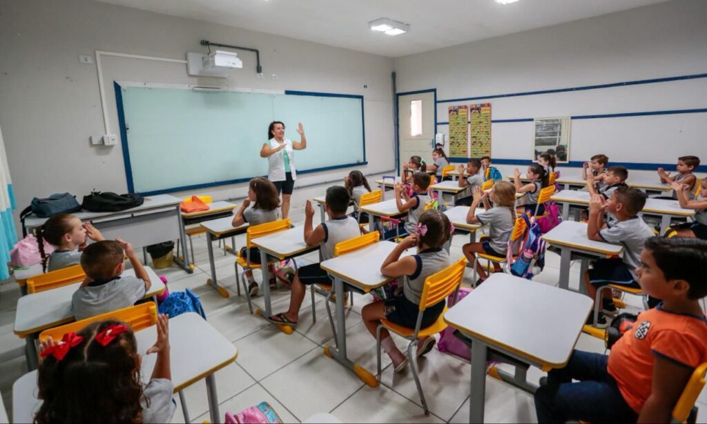 Prefeitura de Joinville pagará R$16,7 milhões em gratificação para servidores da Educação