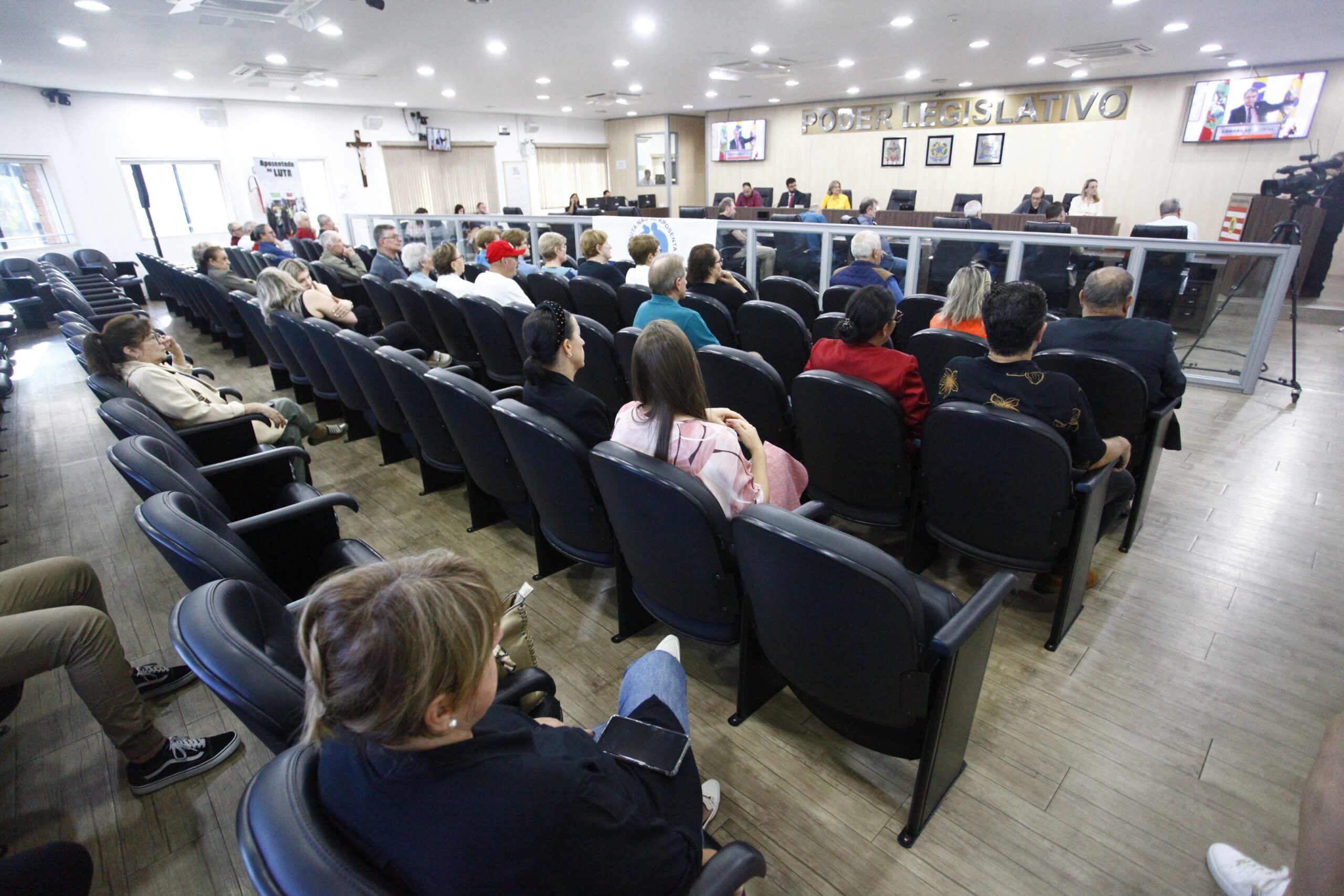 Câmara de Blumenau debate situação dos aposentados após reforma da previdência