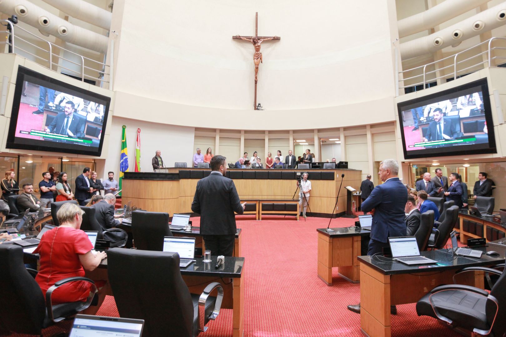 Deputados aprovam projeto que facilita a venda de imóveis do Estado catarinense