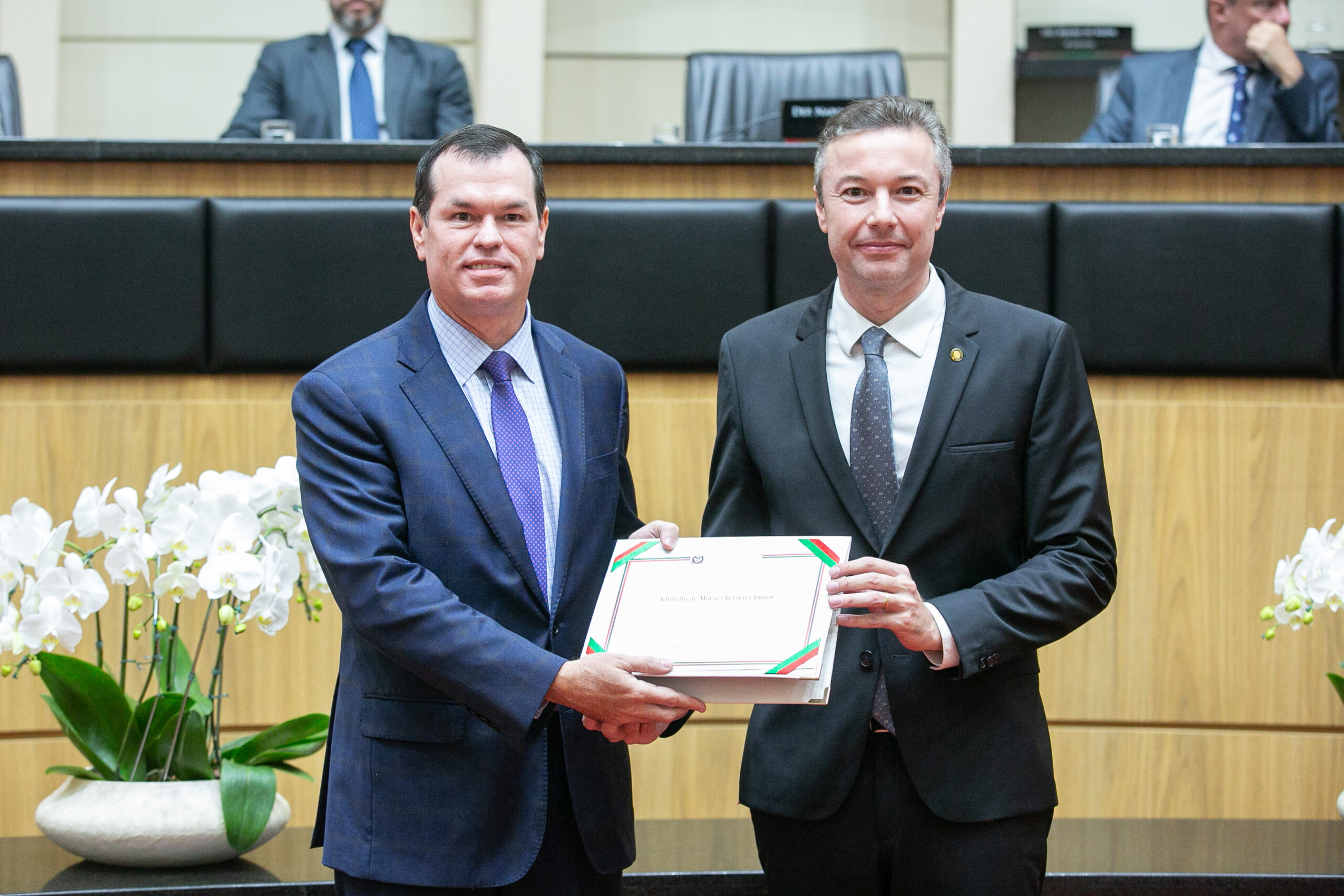 Conselheiro do TCE Adircélio Ferreira Júnior recebe Título de Cidadão Catarinense