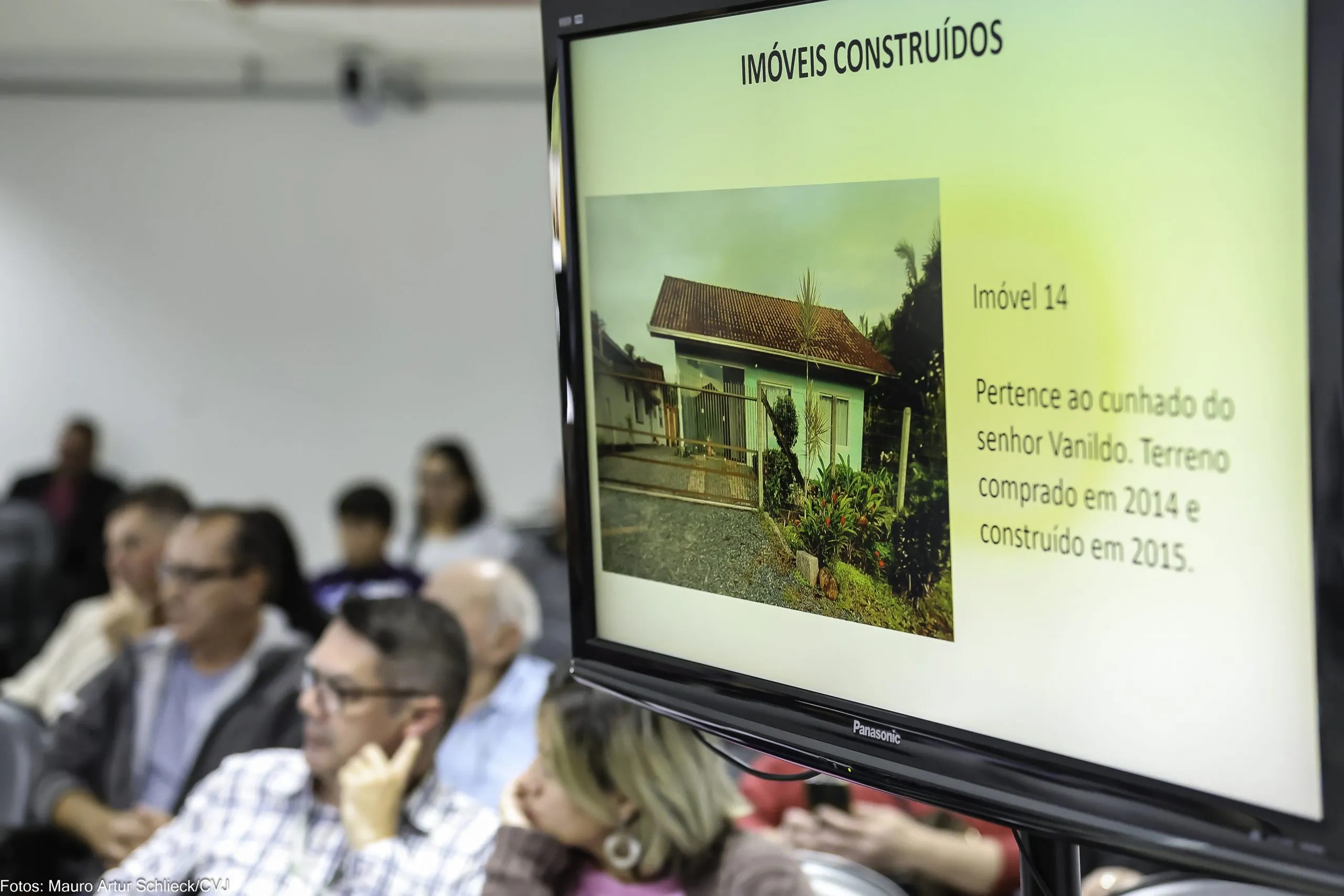 Moradores pedem ajuda da Câmara para evitar demolição de casas em Joinville