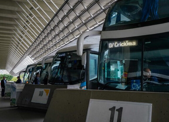 SC segue sem licitação no transporte intermunicipal; julgamento de Seif e baixa execução na Defesa Civil são destaques