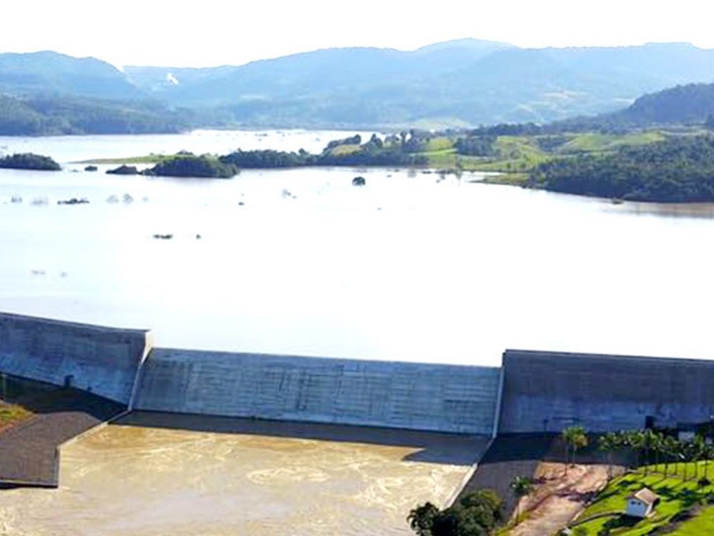 Governo se manifesta sobre projeto das barragens; A agenda de Milei em SC; Mauro assume o governo no domingo, entre outros destaques