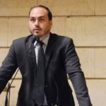 Sob ameaça, Carlos Bolsonaro tenta garantir vaga na disputa ao Senado por Santa Catarina
