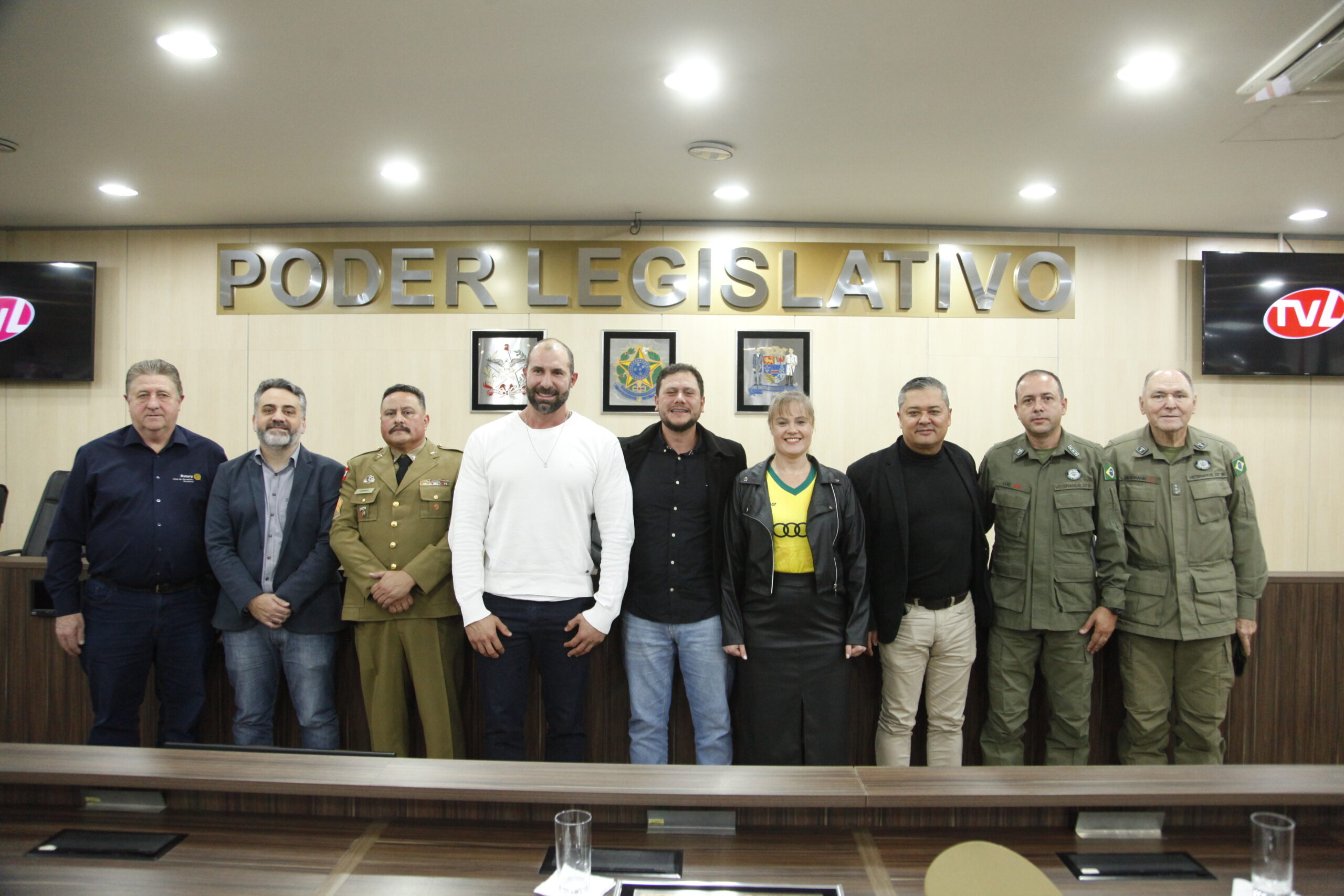 Câmara de Vereadores homenageia personalidades e empresas em Blumenau