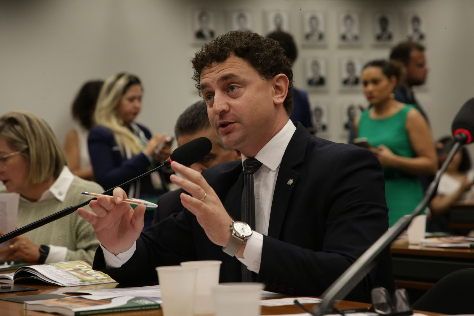 Audiência discute aumento de vagas para a Câmara Federal; Jorginho não se manifestará sobre ação judicial; Palhoça realiza pregão para saneamento