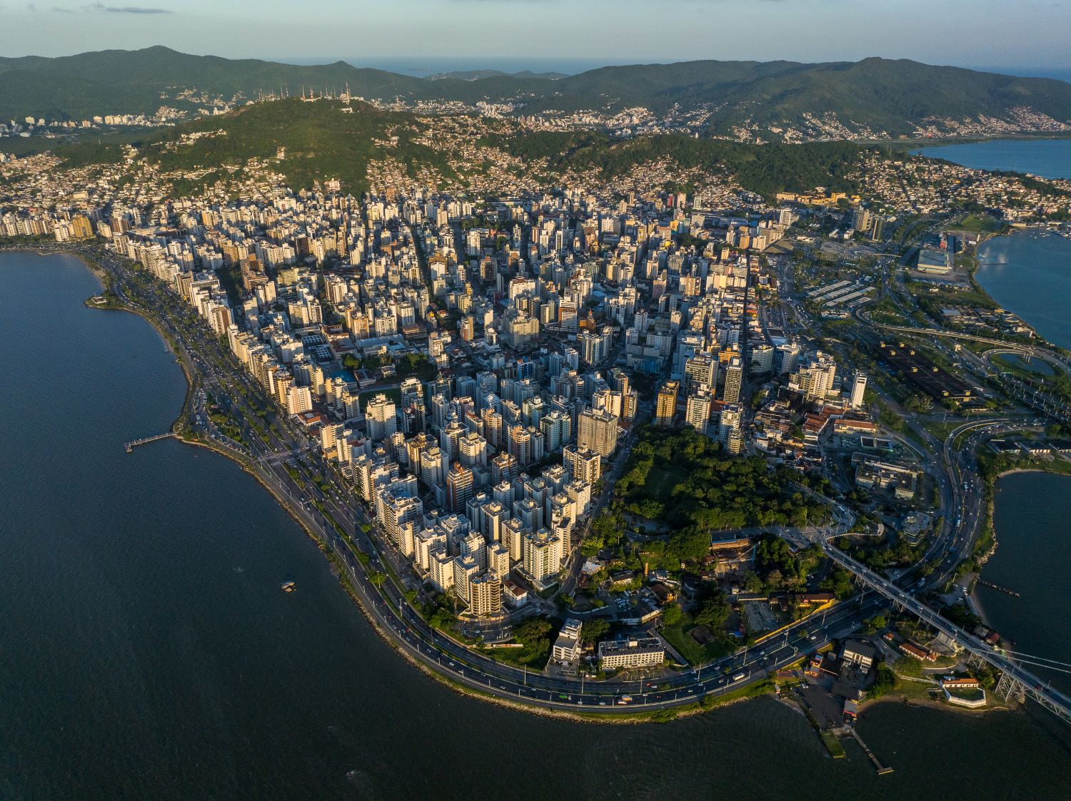 SC é o segundo estado mais direitista do país; Pesquisa em Blumenau; Deputado pode ser expulso do partido, entre outros destaques