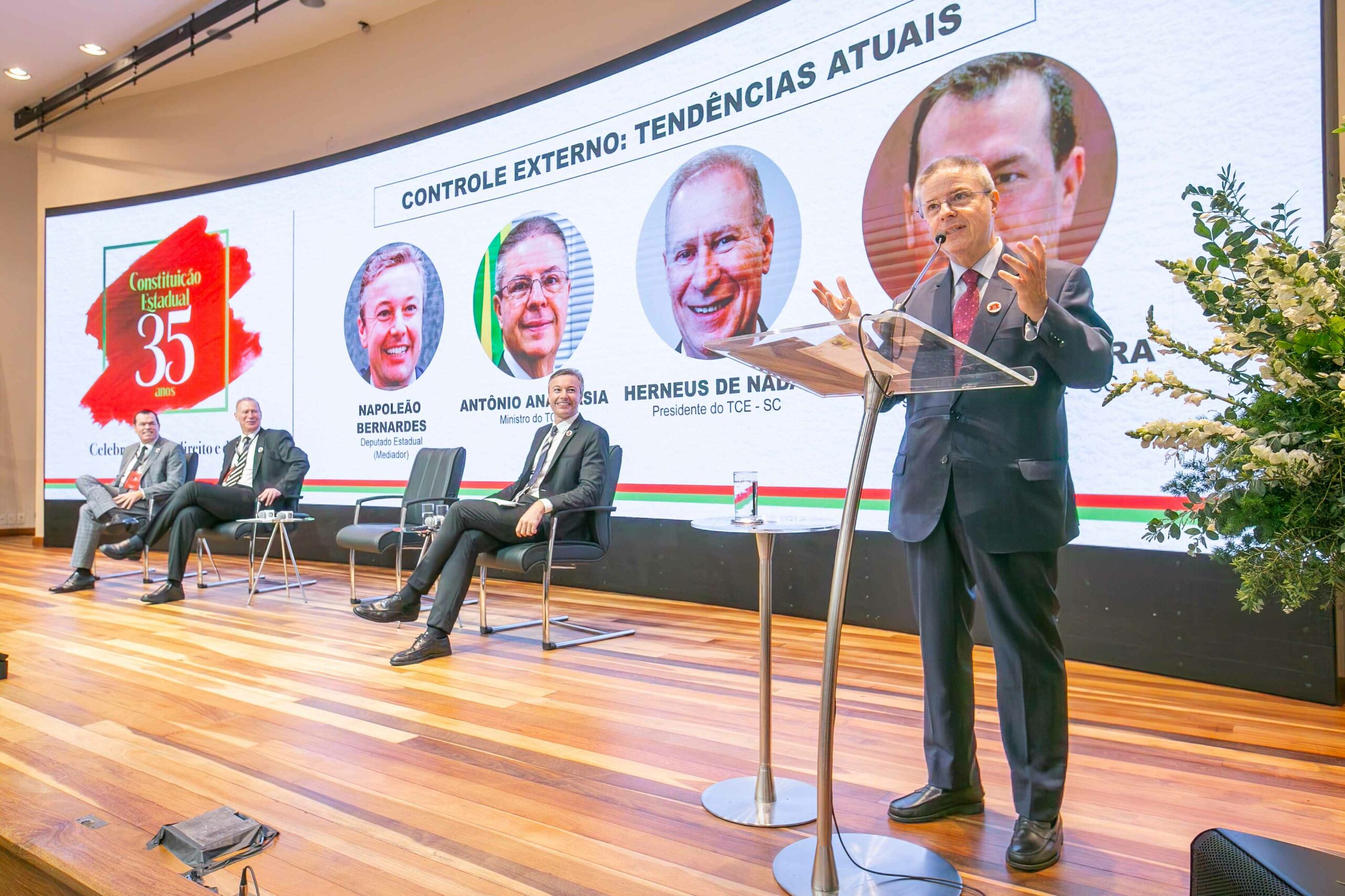 Congresso na Alesc: ministro do TCU participa de painel sobre a atuação dos tribunais de contas