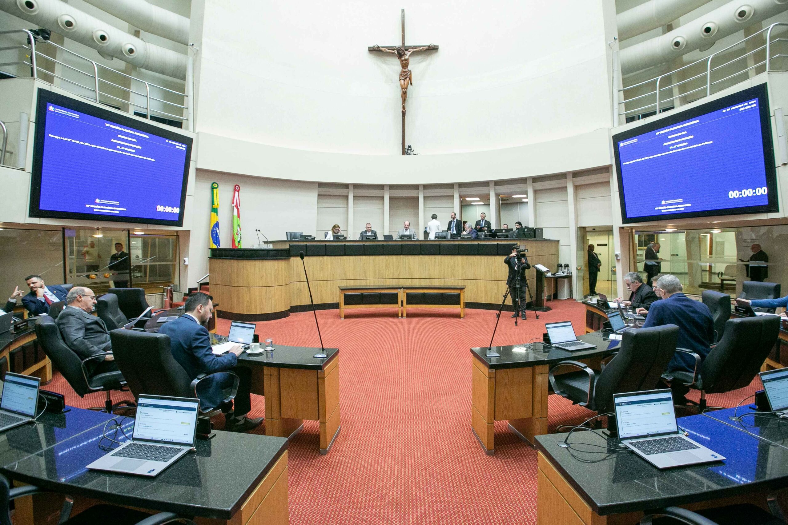 Alesc: deputados projetos sobre economia, segurança e gestão de equipamentos públicos