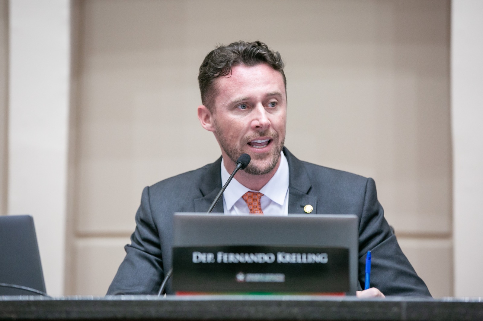 Ala do MDB se reúne para discutir aliança; Amin se sentiu sabotado no Progressistas; A homenagem de Carlos Bolsonaro a miliciano – E outros destaques