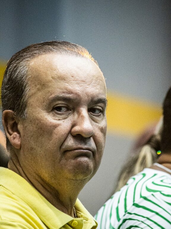 PL projeta até 14 cadeiras na Alesc, mas enfrenta guerra interna; o olhar da esquerda para Merisio; Prefeitura de Florianópolis tem contrato investigado — e outros destaques.