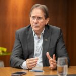 Tarifaço: Crise com os EUA mobiliza Fiesc; Jorginho nega acordo sobre Carlos Bolsonaro; SC é criticada pela forma de registrar dados de segurança — e outros destaques