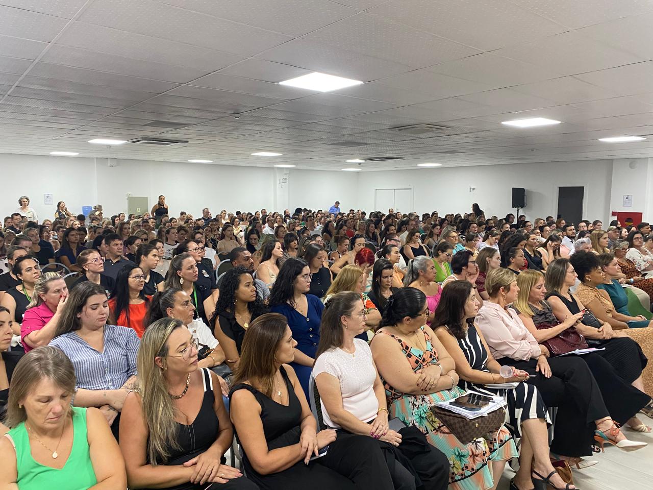 Mais de 400 gestores municipais participam de evento sobre políticas de assistência social