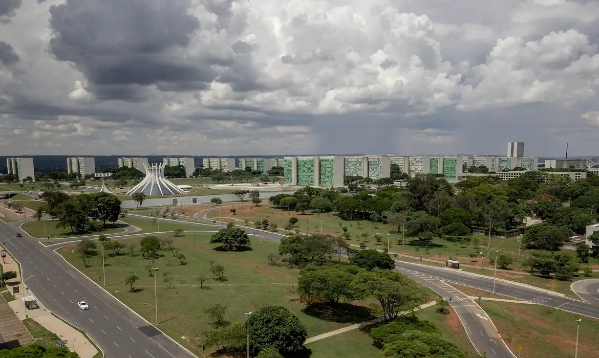 Prefeitas e prefeitos eleitos participam de encontro nacional em Brasília