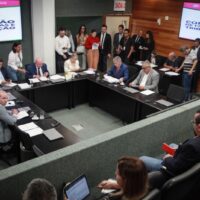 Projeto de reajuste do salário mínimo regional avança em mais uma comissão na Alesc