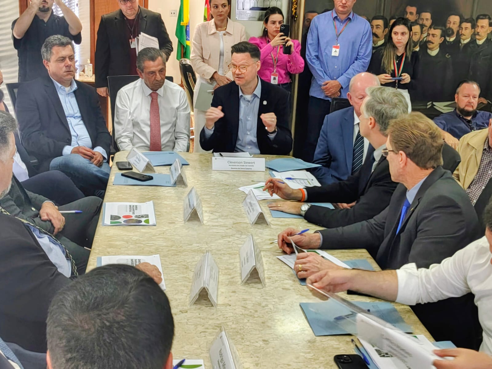 Deputados e governo do Estado debatem emendas impositivas; A conversa de lideranças do Progressistas com Ciro;  Deputado da base reclama – E outros destaques
