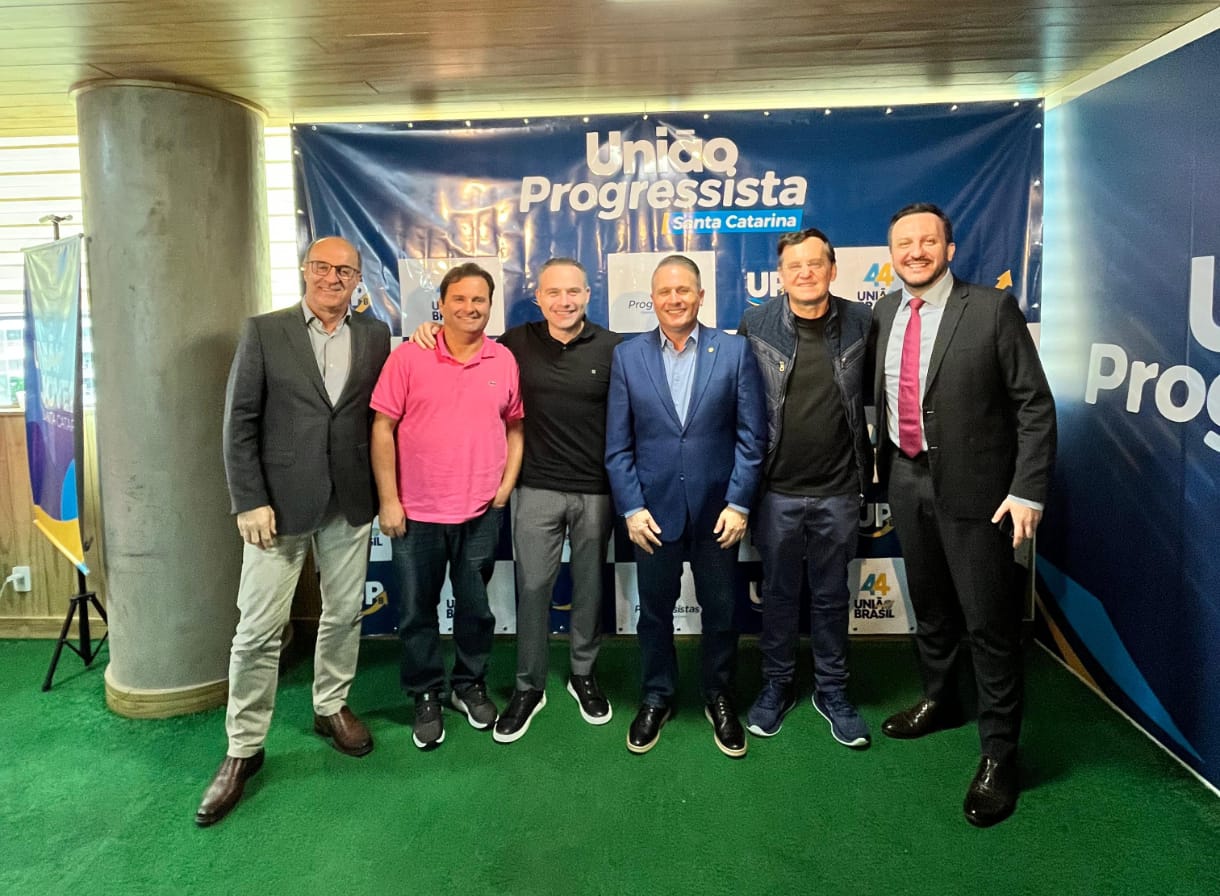 União Brasil e Progressistas selam acordo e oficializam federação no TSE