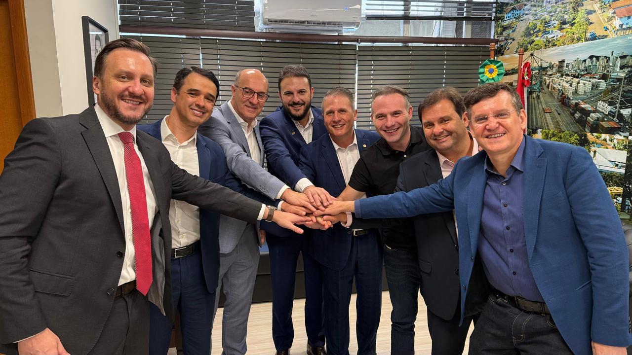 O primeiro encontro da federação em dia que Bolsonaro deixa possível filiação no ar