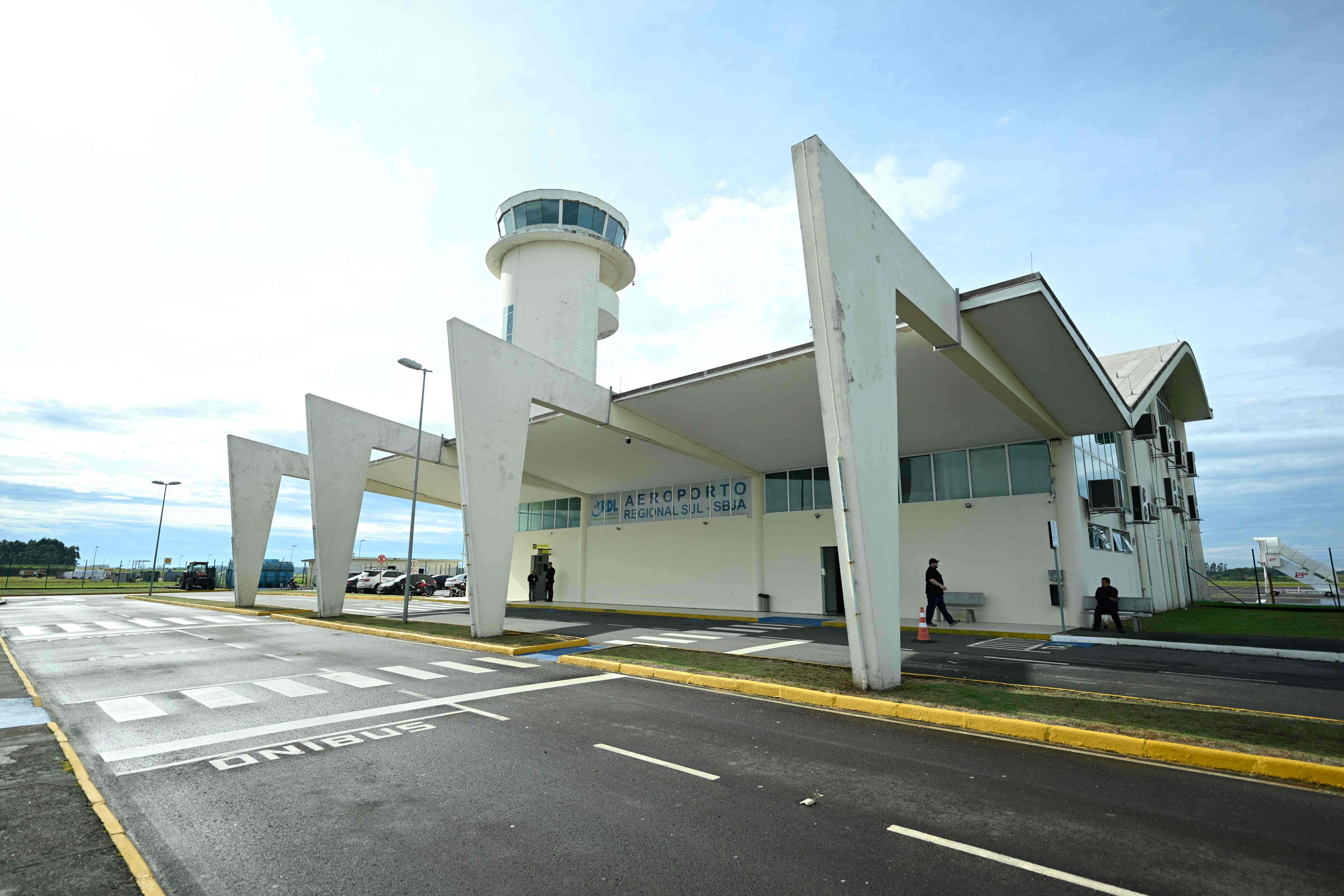 Governador assina contrato de concessão do Aeroporto de Jaguaruna, a primeira PPP do Estado