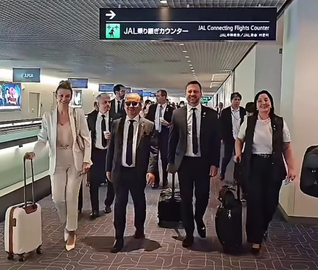 Prefeito e governador lado a lado no exterior