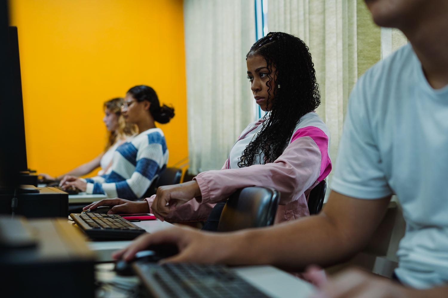 Matrículas para cursos técnicos gratuitos do CaTec nas escolas de ensino médio e CEDUPs abertas até dia 14