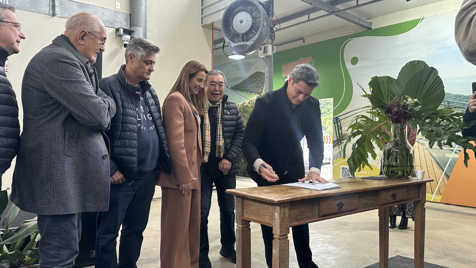Assinada ordem de serviço para reurbanização do trecho sul da Praia Central em Balneário Camboriú