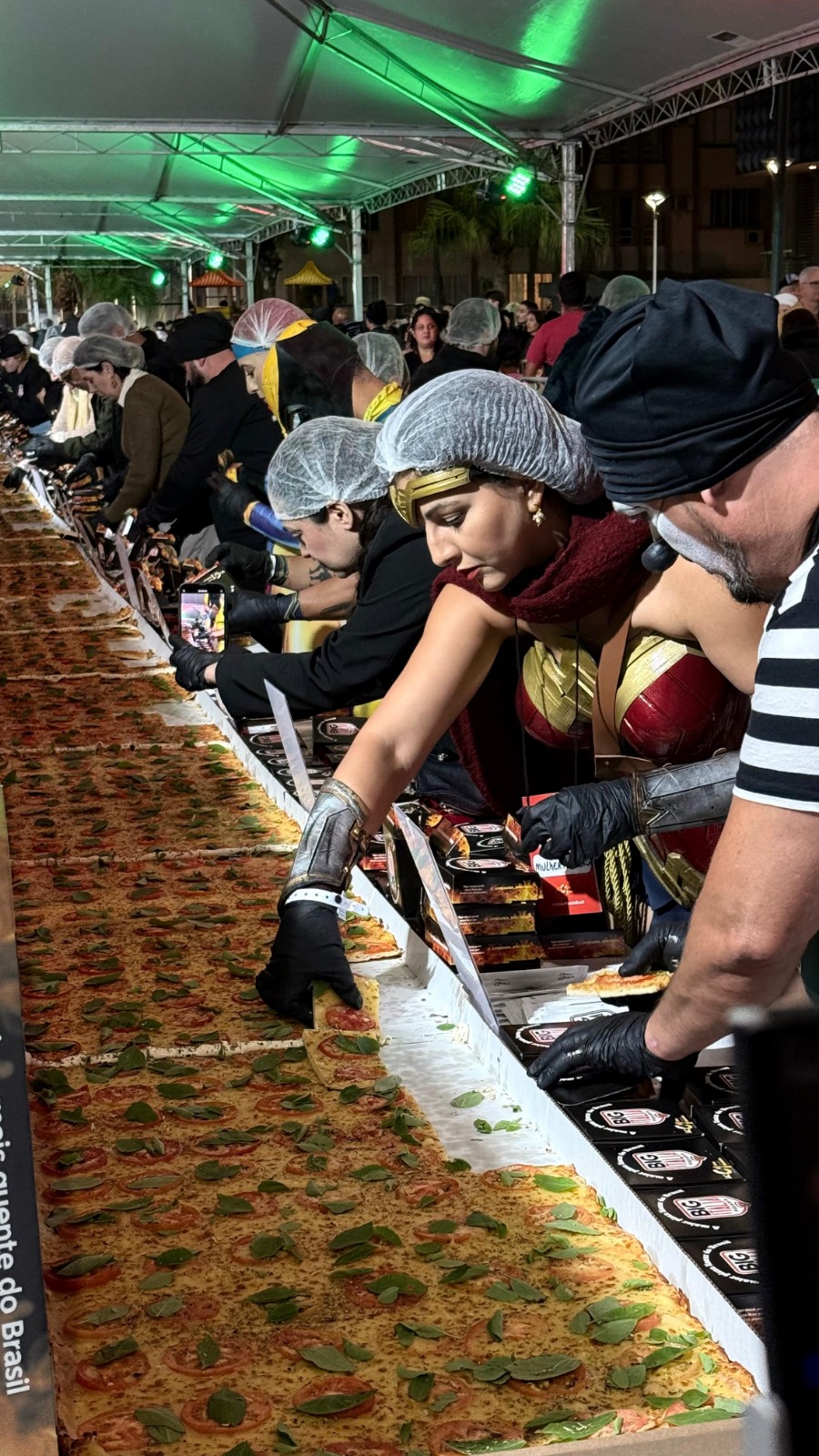 Balneário Camboriú conquista o título do município com a maior pizza linear do Brasil