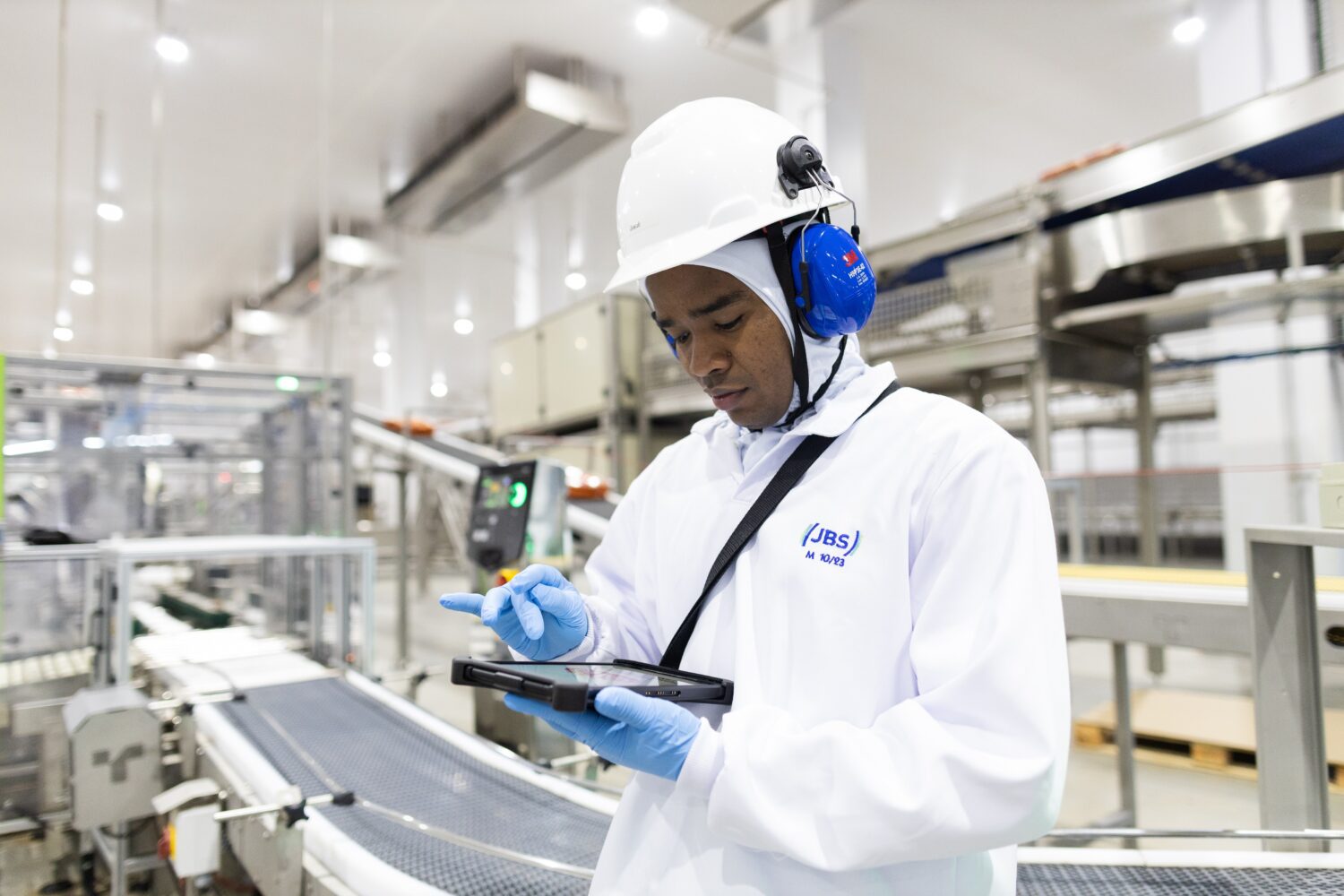JBS abre 100 vagas de emprego em Nova Veneza e Forquilhinha