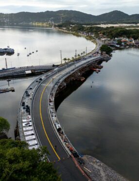 Em ato simbólico, nova ponte da Lagoa da Conceição é liberada parcialmente
