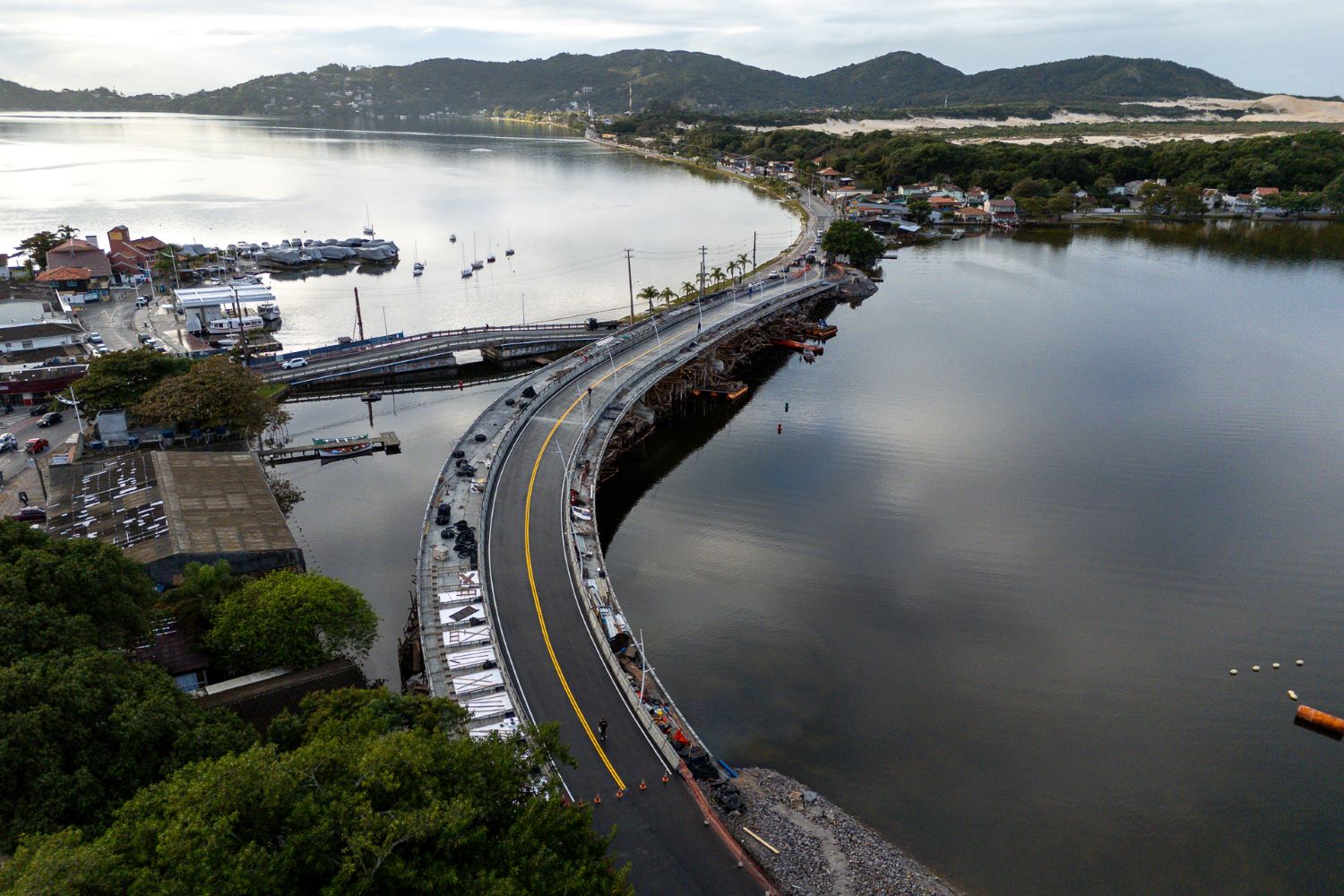 Em ato simbólico, nova ponte da Lagoa da Conceição é liberada parcialmente