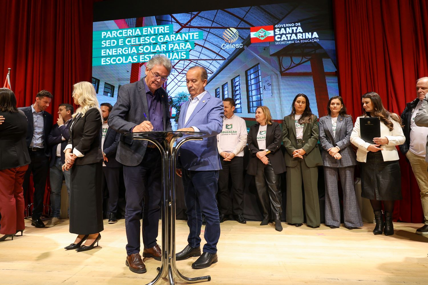 Parceria entre Governo de SC e Celesc leva energia solar a mil escolas estaduais