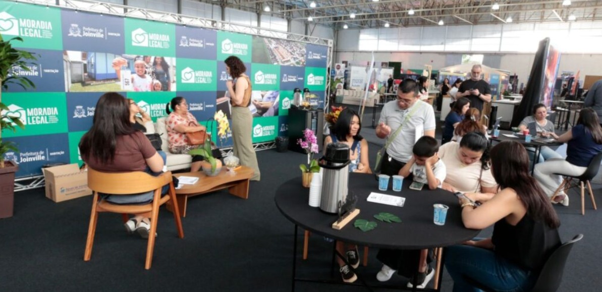 Sehab de Joinville atende mais de 400 famílias durante o Salão do Imóvel 2025