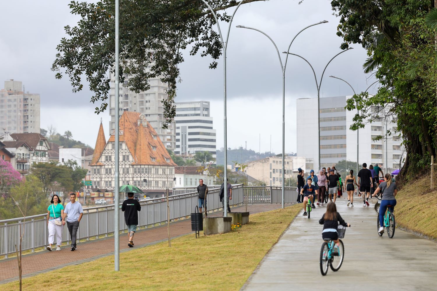 Revitalização da margem do Rio Itajaí-Açu é entregue em Blumenau