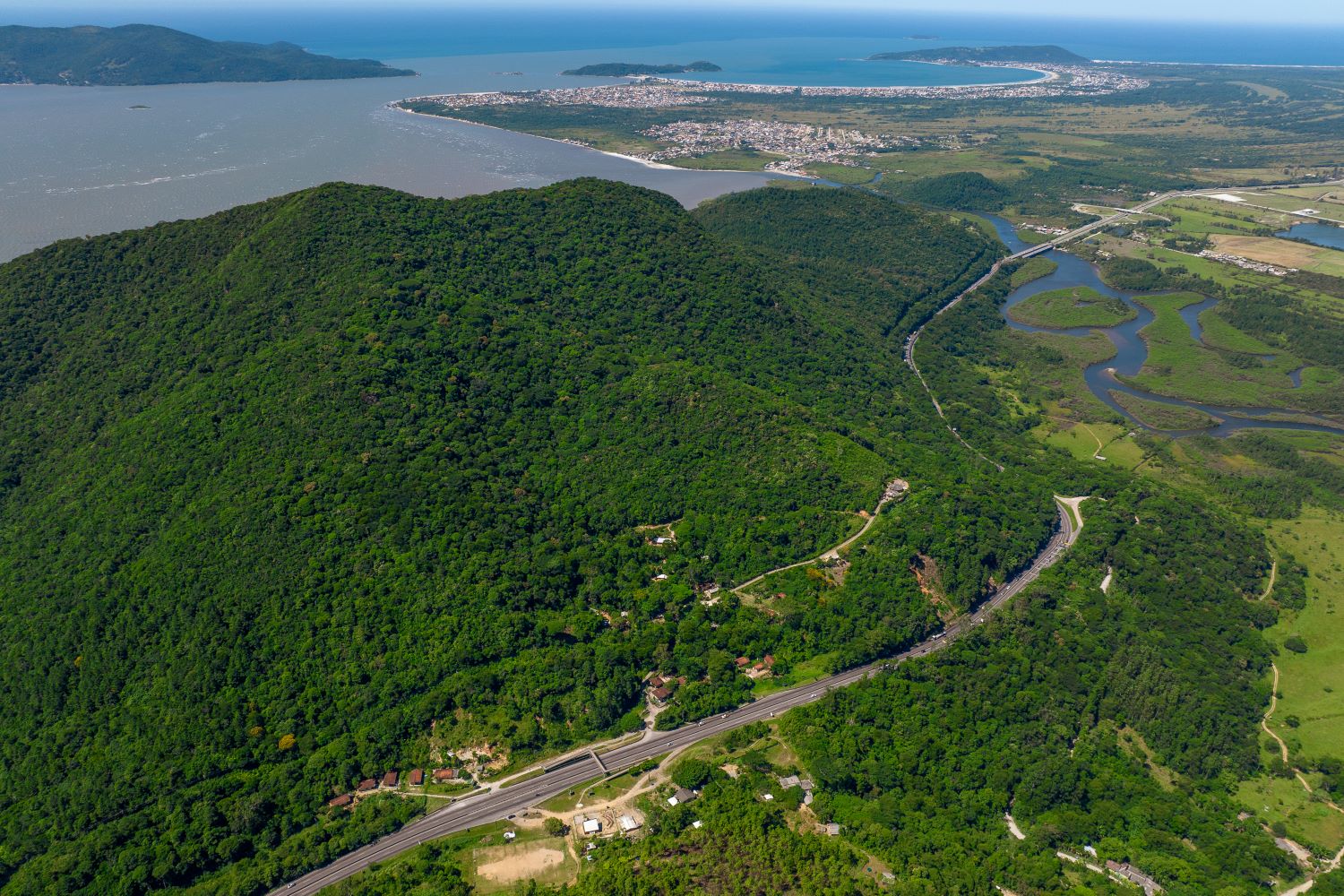 Governador apresenta projeto de contorno viário para Morro dos Cavalos em Brasília