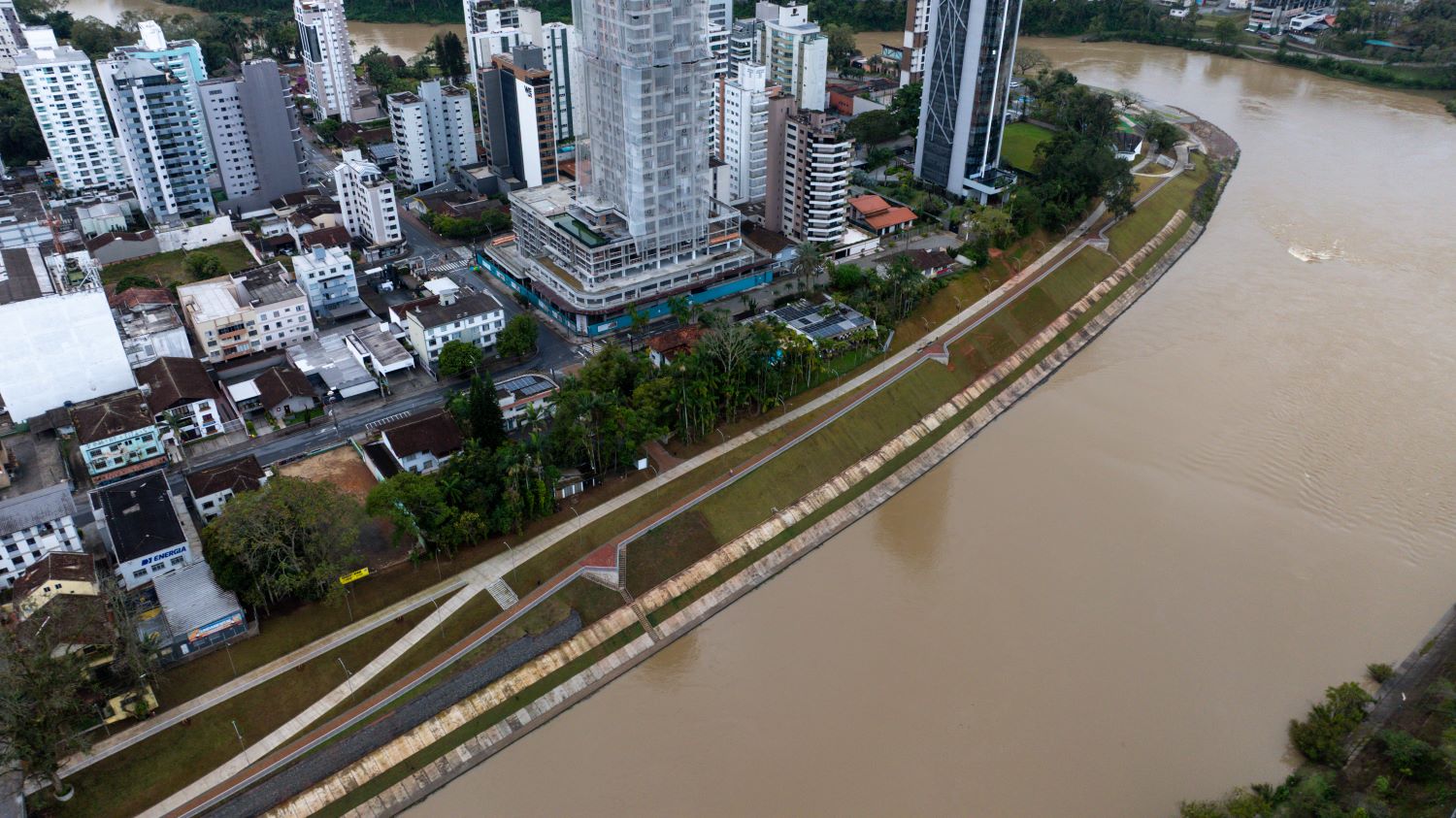 Investimentos estaduais em Blumenau e região incluem obras de saúde, infraestrutura e prevenção de enchentes