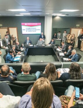 CCJ aprova projetos sobre segurança em escolas, inclusão, modernização administrativa e direitos de servidores