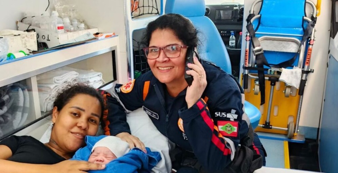 SAMU de Joinville realiza parto de emergência dentro de ambulância