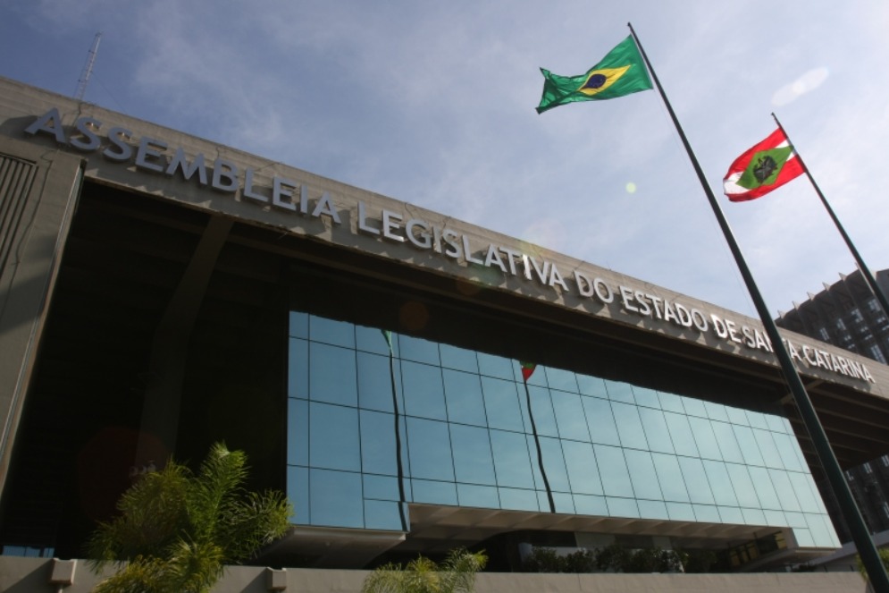 Alesc analisa novos projetos nas áreas de educação, saúde e cidadania