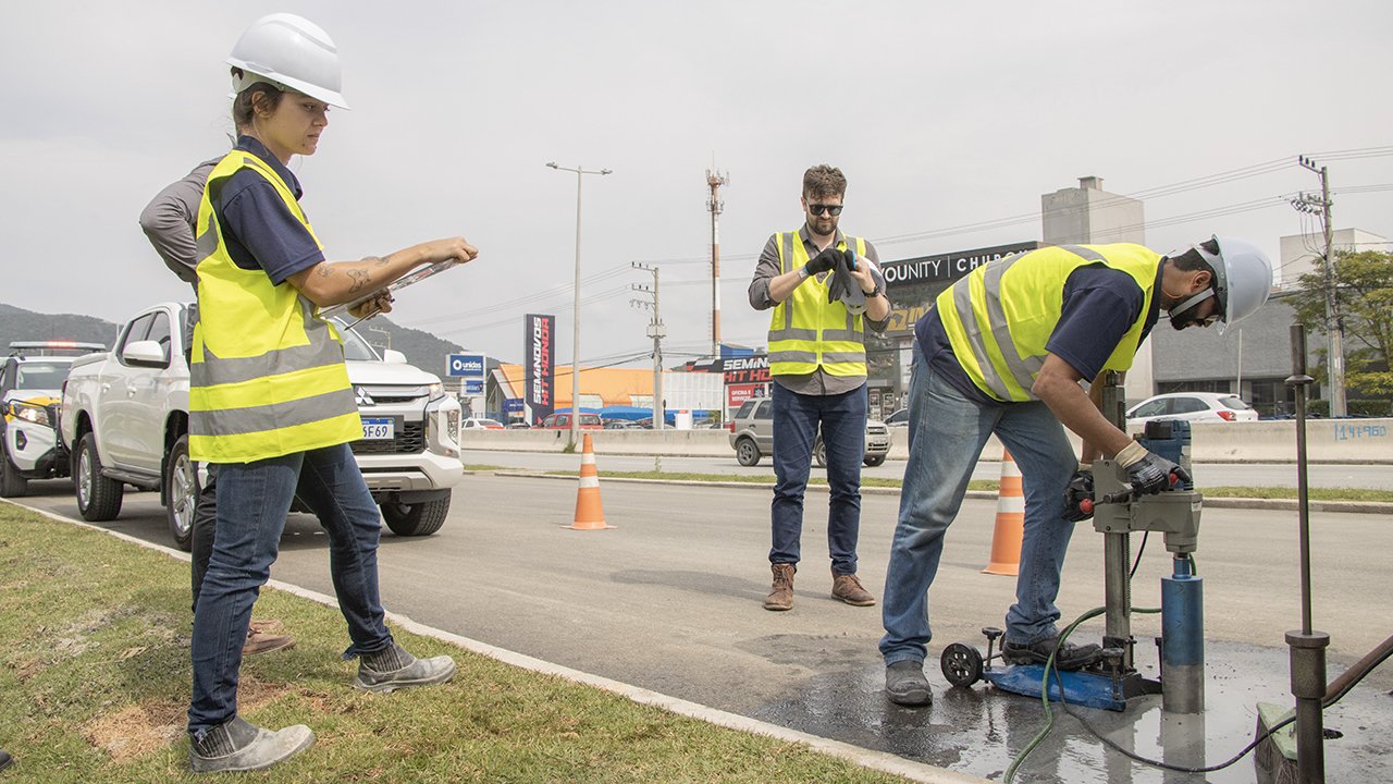 TCE aponta indícios de superfaturamento em pavimentação; crise em Blumenau; Jessé pode convocar delegado-geral para esclarecimentos na Alesc – e outros destaques